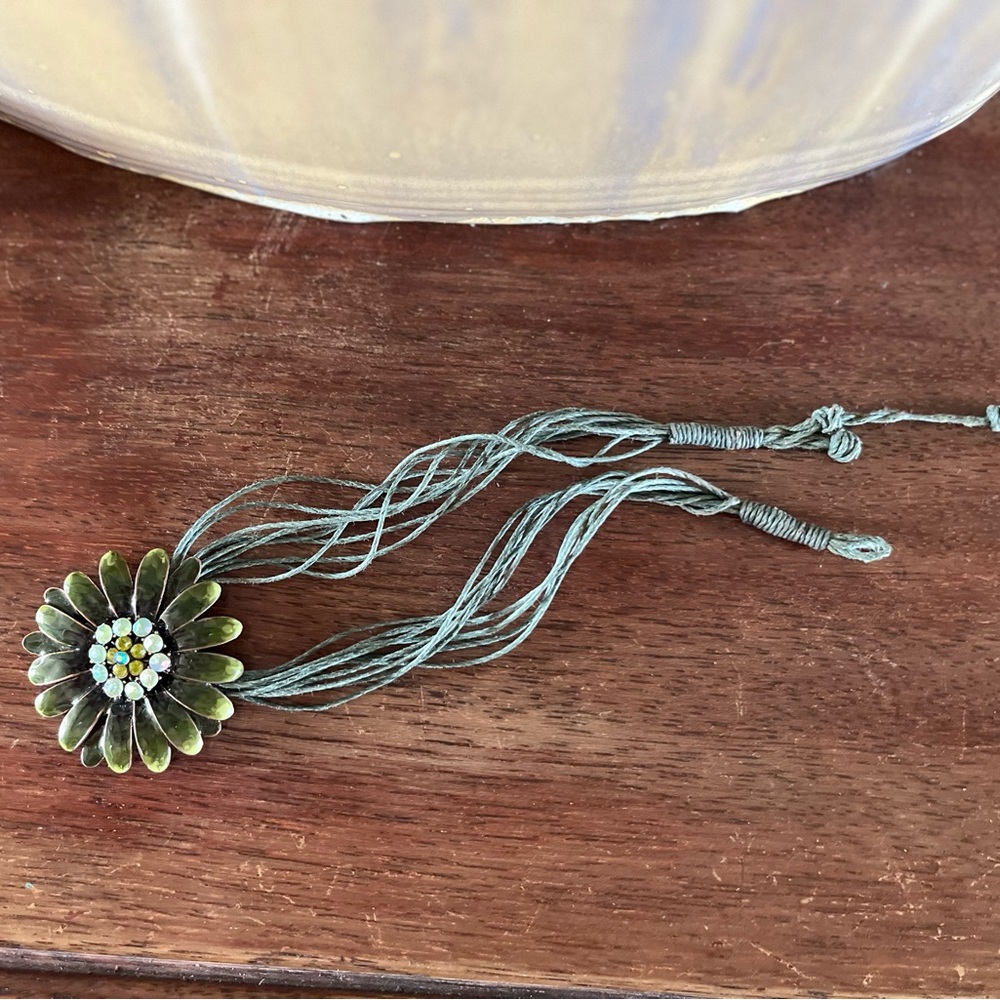 90’s Enamel flower pendant green cords necklace - Picture 2 of 6